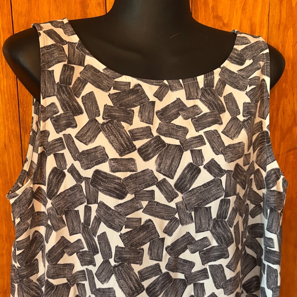 Ann Taylor Black & White Sleeveless Top